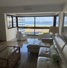 PARQUEMAR CENTER PUNTA DEL ESTE VENTA DE APARTAMENTO DE 3 DORMITORIOS CON VISTA AL MAR
