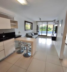 UNIQUE PUNTA DEL ESTE VENTA DE APARTAMENTO DE 1 DORMITORIO Y MEDIO CON PARRIILERO PROPIO