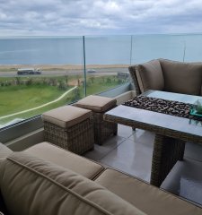 VENTA DE APARTAMENTO DE 3 SUITES EN EDIFICIO POSEIDON LAGUNA PUNTA DEL ESTE
