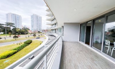 VENTA DE APARTAMENTO DE 3 SUITES EN EDIFICIO ALEXANDER BOULEVARD PUNTA DEL ESTE