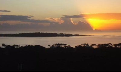 VENTA DE APARTAMENTO DE 3 DORMITORIOS Y DEPENDENCIA EN ROOSEVELT PUNTA DEL ESTE
