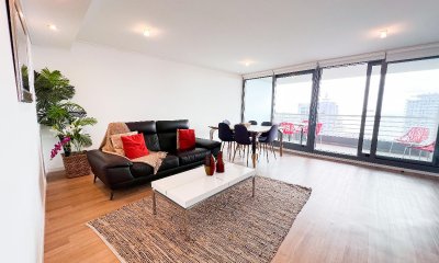 VENTA DE APARTAMENTO DE 2 SUITES EN PISO ALTO EN EDIFICIO ALEXANDER BOULEVARD PUNTA DEL ESTE