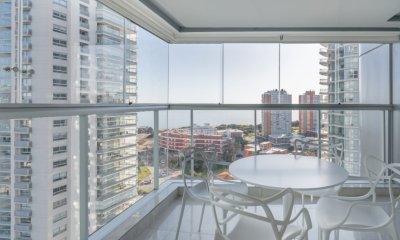 VENTA DE APARTAMENTO DE 2 DORMITORIOS EN EDIFICIO MIAMI BOULEVARD PUNTA DEL ESTE