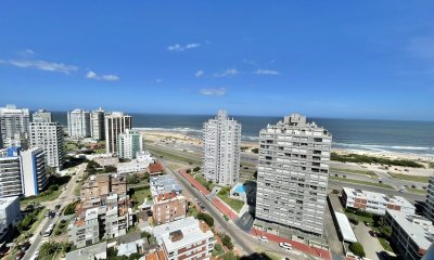 VENTA DE APARTAMENTO DE 2 DORMITORIOS EN PISO ALTO EN EDIFICIO ONIX PUNTA DEL ESTE