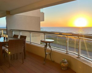 TORRE LOBOS PUNTA DEL ESTE VENTA DE APARTAMENTO DE 3 SUITES MAS DEPENDENCIA DE SERVICIO