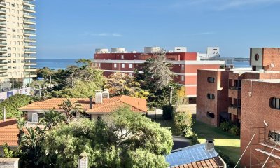 SUNRISE TOWER PUNTA DEL ESTE VENTA DE APARTAMENTO DE 2 SUITES + DEPENDENCIA