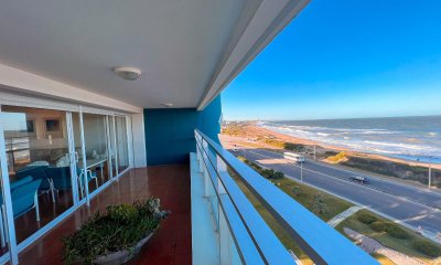 VENTA DE APARTAMENTO DE 3 DORMITORIOS FRENTE AL MAR EN BRAVA PUNTA DEL ESTE