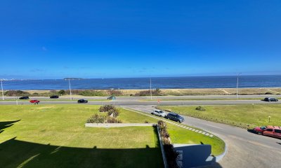 LUMIERE PUNTA DEL ESTE PLAYA MANSA VENTA DE APARTAMENTO DE 2 SUITES + DEPENDENCIA
