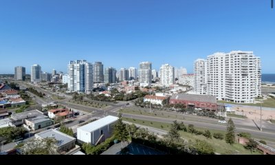 VENTA DE APARTAMENTO FRENTE AL MAR DE 1 DORMITORIO EN MANSA PUNTA DEL ESTE