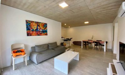 APARTAMENTO EN VENTA DE 2 DORMITORIOS CON PARRILLERO PROPIO EN MANSA