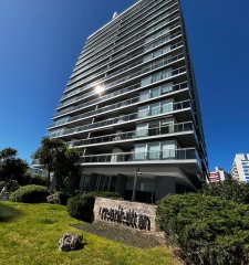 En venta apartamento de 3 dormitorios, playa brava