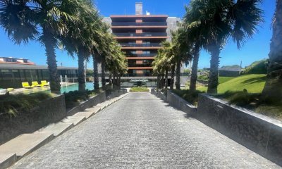 LOMA VERDE PUNTA DEL ESTE VENTA DE APARTAMENTO DE 3 SUITES + DEPENDENCIA