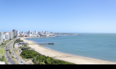 PENTHOUSE EN VENTA DE 5 DORMITORIOS EN EDIFICIO PRIMERA LINEA PUNTA DEL ESTE