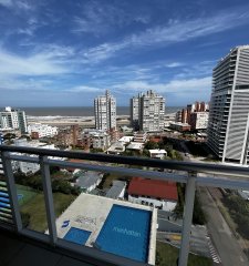 En venta y alquiler apartamento de 3 dormitorios playa brava