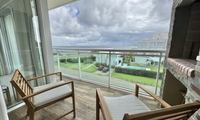 ALQUILER ANUAL DE APARTAMENTO DE 1 DORMITORIO EN EDIFICIO CRUCEROS PUNTA DEL ESTE