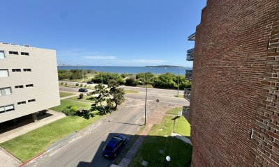 PRIMERA LINEA EN MANSA APARTAMENTO EN VENTA DE 2 DORMITORIOS PUNTA DEL ESTE