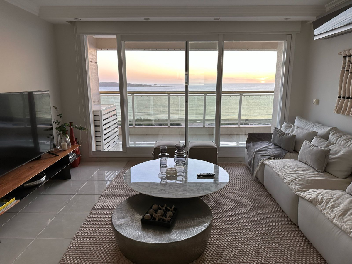 VENTA DE APARTAMENTO 3 DORMITORIOS FRENTE AL MAR 