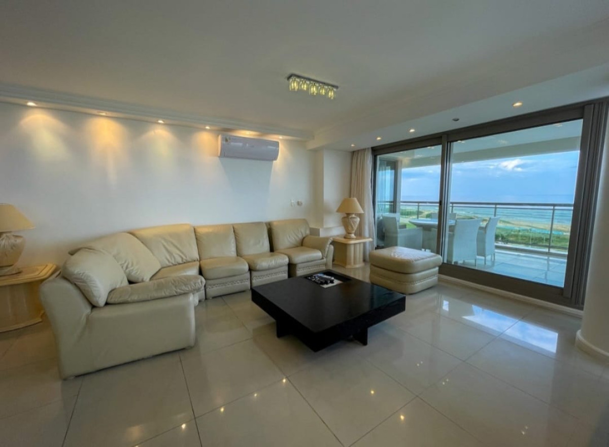 VENTA DE APARTAMENTO DE 3 DORMITORIOS 