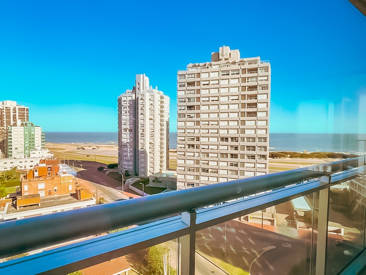 VENTA DE APARTAMENTO DE 2 DORMITORIOS EN EDIFICIO ONIX PUNTA DEL ESTE 