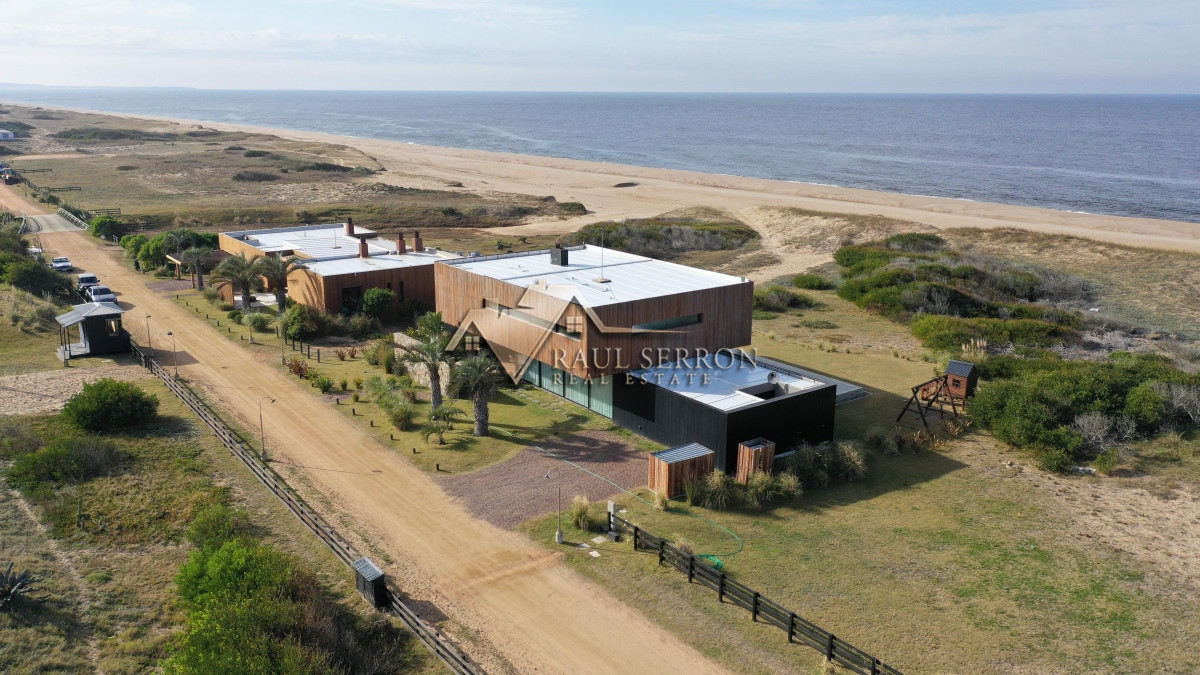 Casa ID.3453 - HERMOSA CASA EN VENTA Y ALQUILER EN SAN VICENTE JOSÉ IGNACIO 5 DORMITORIOS 