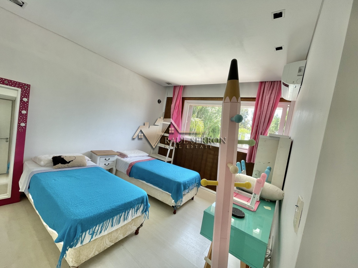Casa ID.1778 - VENTA DE CASA DE 5 DORMITORIOS EN BARRIO PRIVADO LA ARBOLADA PUNTA DEL ESTE