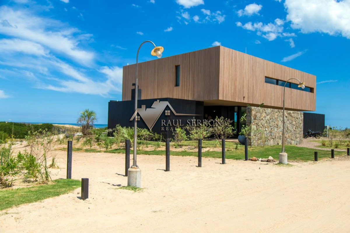 Casa ID.3453 - HERMOSA CASA EN VENTA Y ALQUILER EN SAN VICENTE JOSÉ IGNACIO 5 DORMITORIOS 