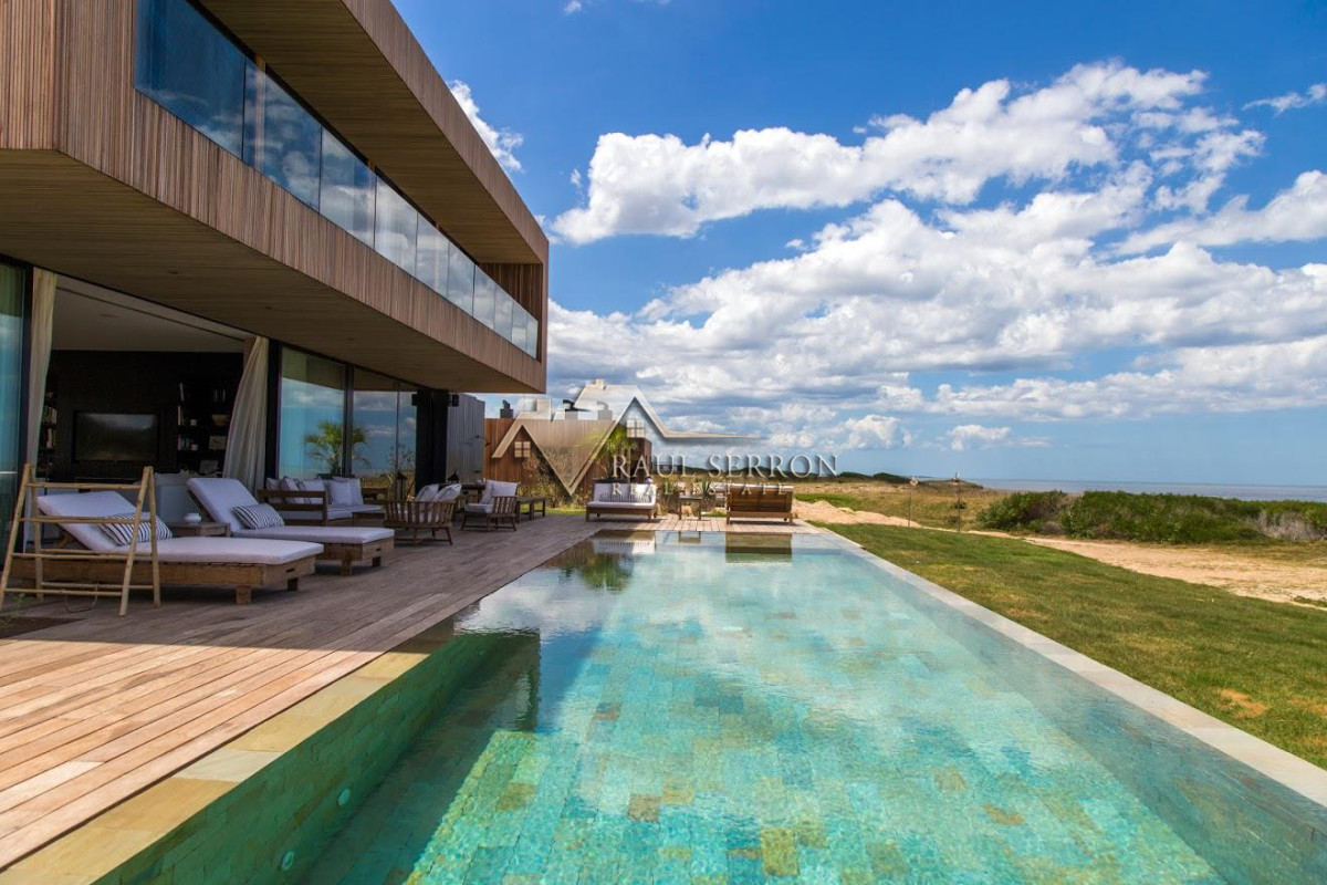 Casa ID.3453 - HERMOSA CASA EN VENTA Y ALQUILER EN SAN VICENTE JOSÉ IGNACIO 5 DORMITORIOS 