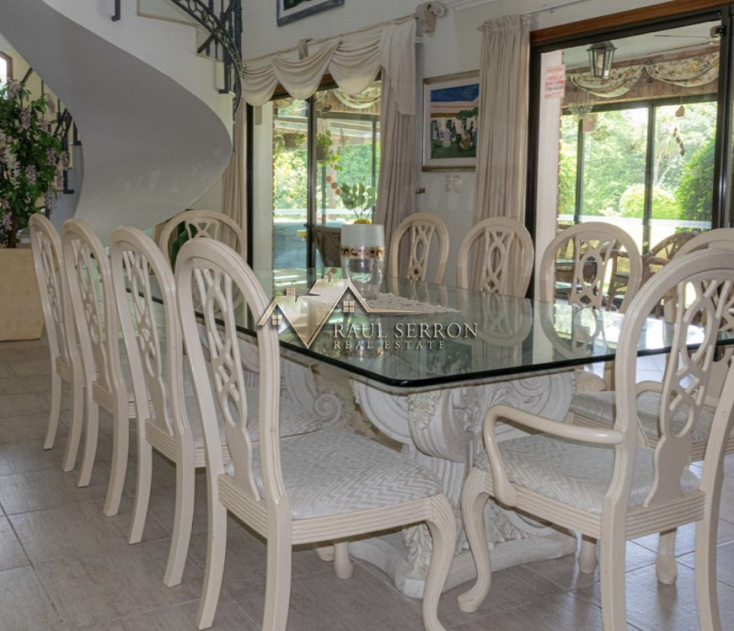 Casa ID.3531 - CASA EN VENTA Y ALQUILER TEMPORAL DE 5 DORMITORIOS EN SUITE Y DEPENDENCIA DE SERVICIO