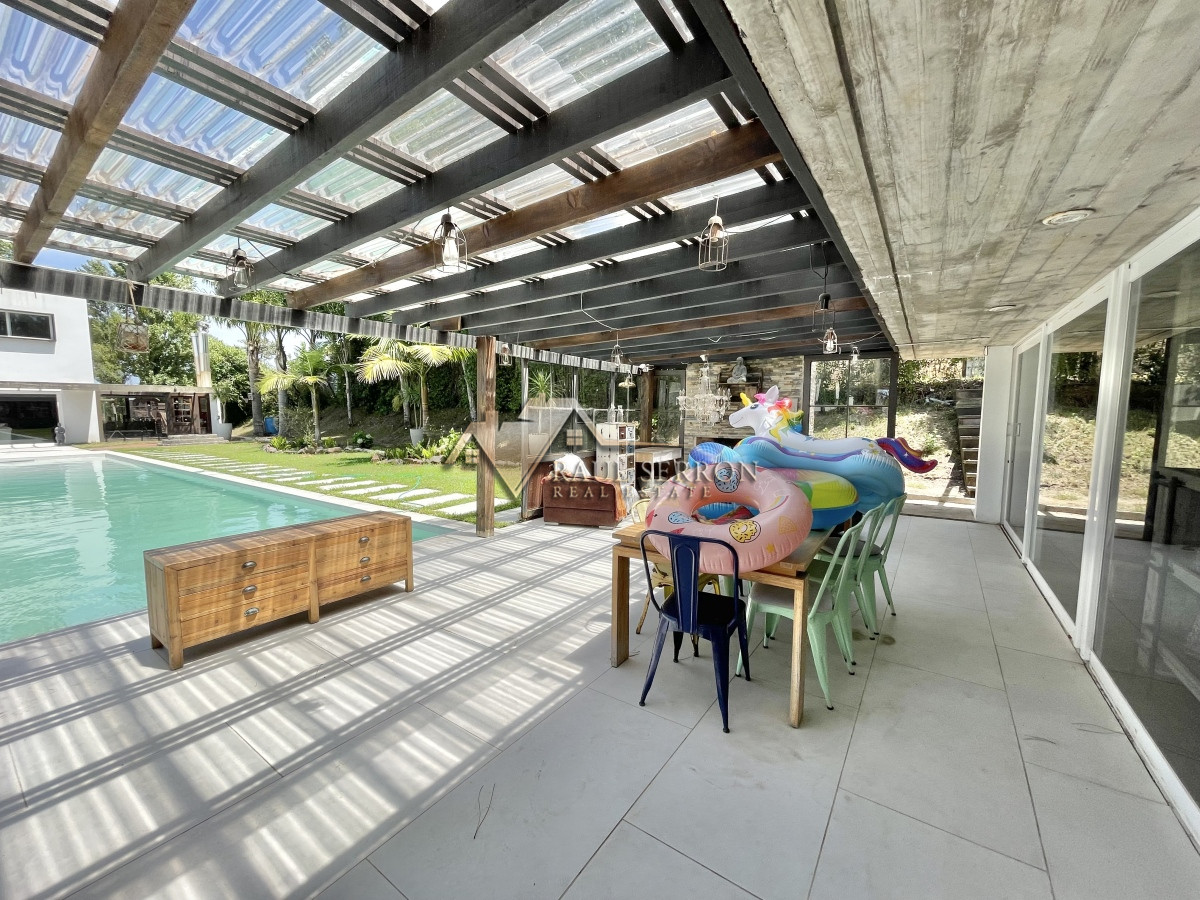 Casa ID.1778 - VENTA DE CASA DE 5 DORMITORIOS EN BARRIO PRIVADO LA ARBOLADA PUNTA DEL ESTE