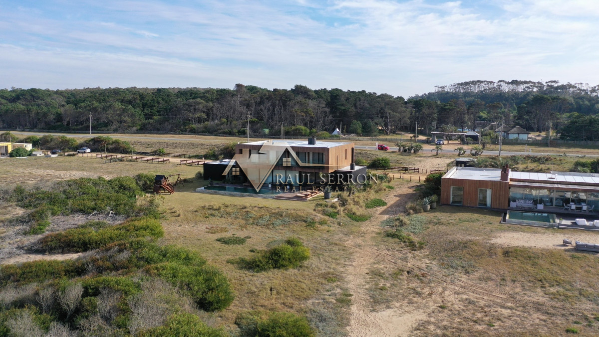 Casa ID.3453 - HERMOSA CASA EN VENTA Y ALQUILER EN SAN VICENTE JOSÉ IGNACIO 5 DORMITORIOS 
