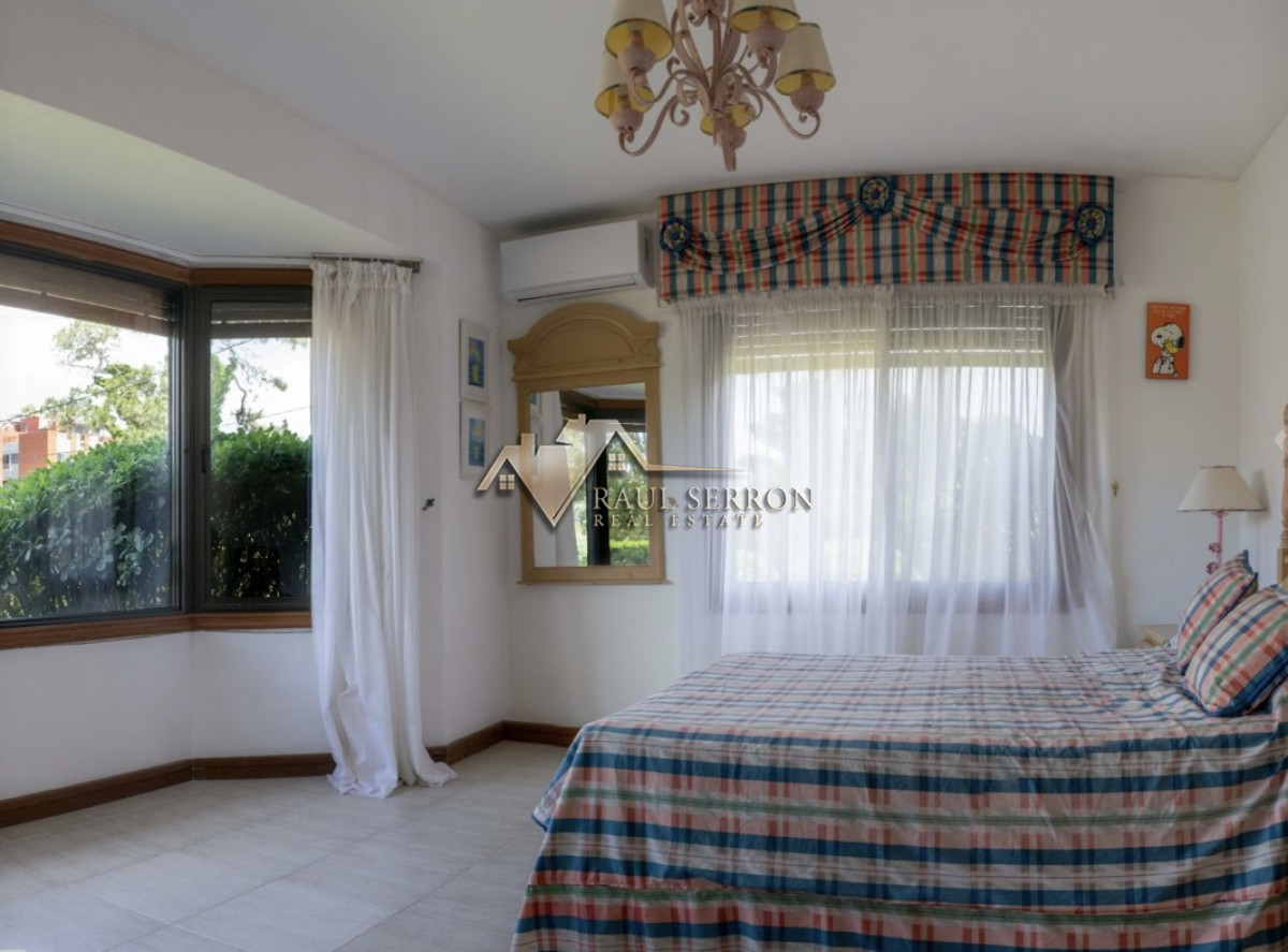 Casa ID.3531 - CASA EN VENTA Y ALQUILER TEMPORAL DE 5 DORMITORIOS EN SUITE Y DEPENDENCIA DE SERVICIO