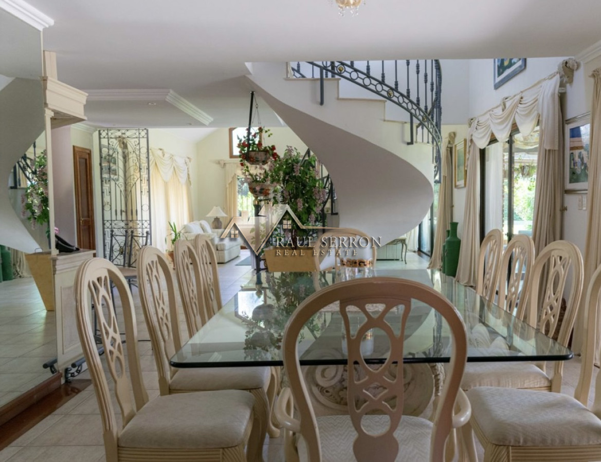 Casa ID.3531 - CASA EN VENTA Y ALQUILER TEMPORAL DE 5 DORMITORIOS EN SUITE Y DEPENDENCIA DE SERVICIO