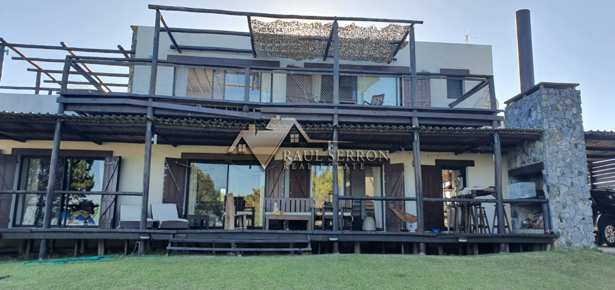 Casa ID.209 - Casa en venta y alquiler de 4 dormitorios con piscina climatizada José Ignacio Punta del Este 