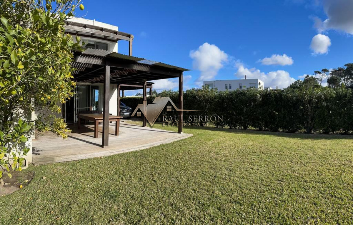 Casa ID.2899 - CASA EN MONTOTA UBICADA A METROS MAR EN VENTA DE 3 DORMITORIOS 