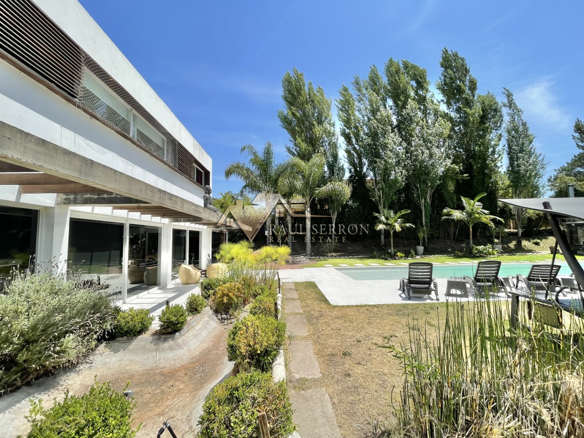 Casa ID.1778 - VENTA DE CASA DE 5 DORMITORIOS EN BARRIO PRIVADO LA ARBOLADA PUNTA DEL ESTE
