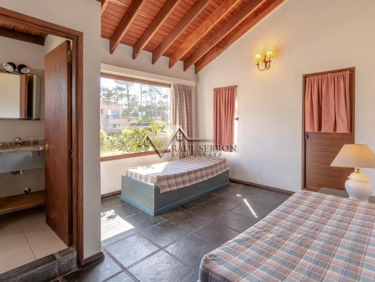 Casa ID.113 - Venta y Alquiler de casa de 5 dormitorios Montoya la Barra