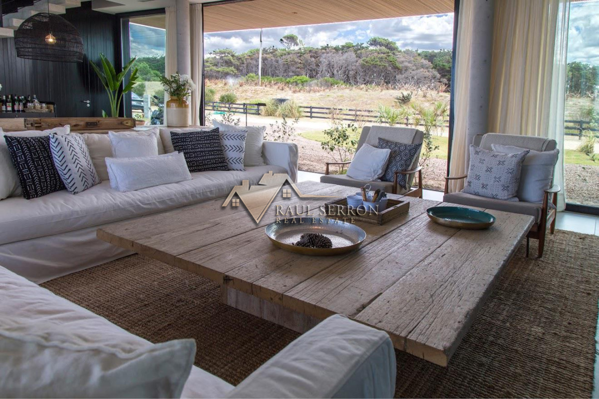 Casa ID.3453 - HERMOSA CASA EN VENTA Y ALQUILER EN SAN VICENTE JOSÉ IGNACIO 5 DORMITORIOS 