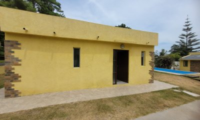 Casa con barbacoa y piscina de 3 dormitorios y dependencia de servicio