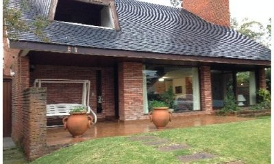 Casa en venta de 3 dormitorios y dependencia de servicio en mansa