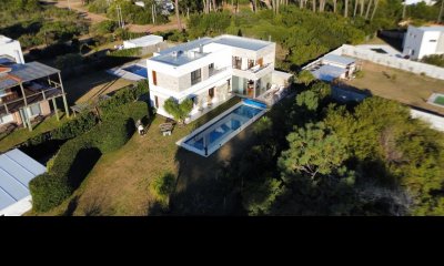 VENTA DE CASA EN TIO TOM DE 4 DORMITORIOS
