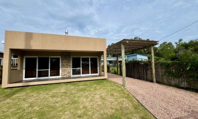 VENTA DE CASA A ESTRENAR EN LA BARRA DE 3 DORMITORIOS