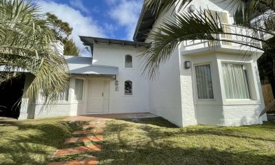 VENTA DE CASA DE 3 DORMITORIOS Y DEPENDENCIA EN MONTOYA PUNTA DEL ESTE
