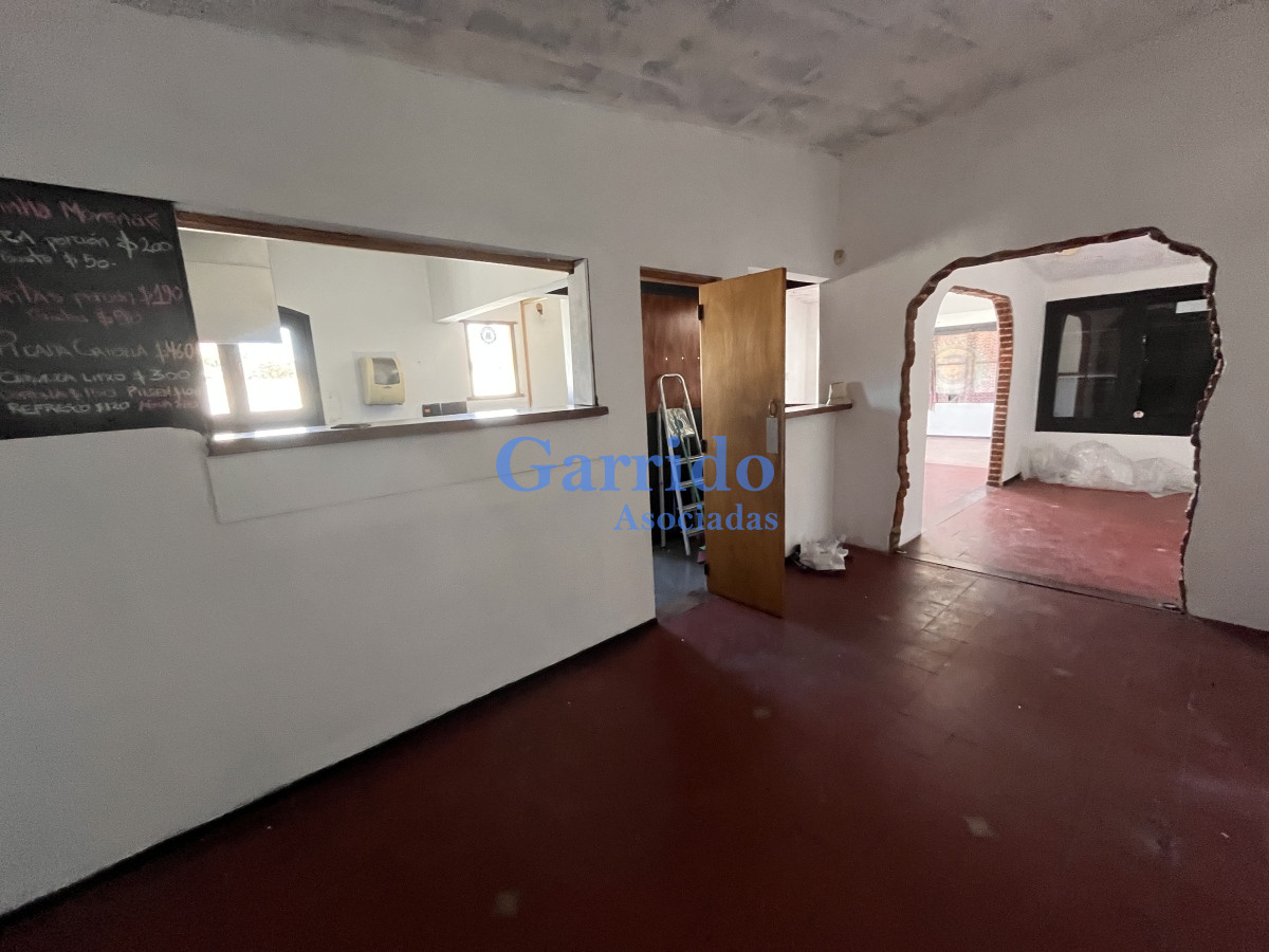 Casa ID.3464 - VENDO CASA ACONDICIONADA PARA RESTAURANTE O COMERCIO CENTRO MALDONADO