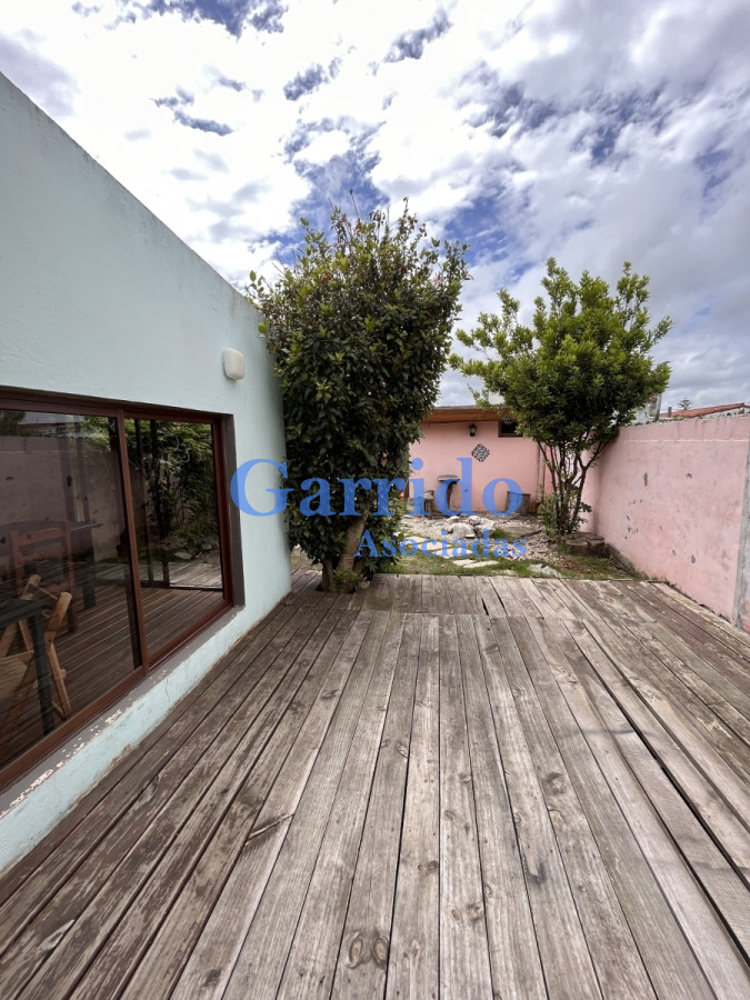 Casa ID.3464 - VENDO CASA ACONDICIONADA PARA RESTAURANTE O COMERCIO CENTRO MALDONADO