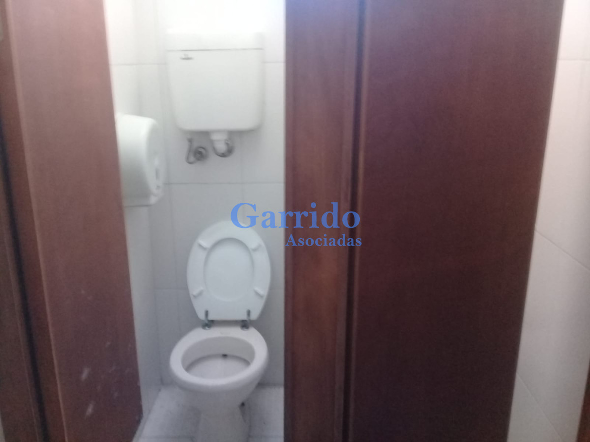 Casa ID.3464 - VENDO CASA ACONDICIONADA PARA RESTAURANTE O COMERCIO CENTRO MALDONADO