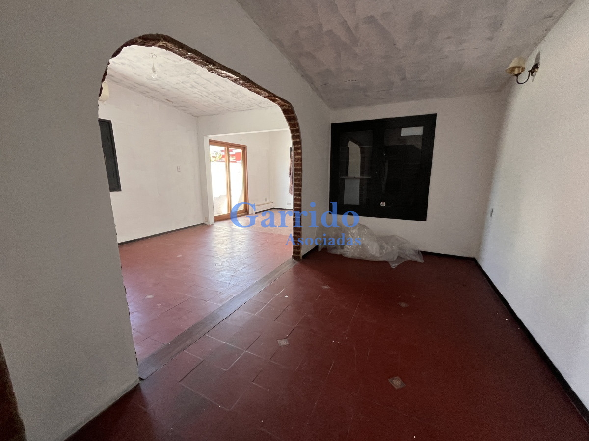 Casa ID.3464 - VENDO CASA ACONDICIONADA PARA RESTAURANTE O COMERCIO CENTRO MALDONADO