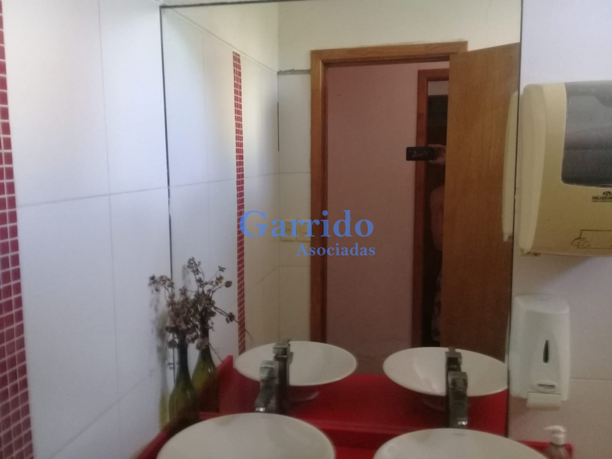 Casa ID.3464 - VENDO CASA ACONDICIONADA PARA RESTAURANTE O COMERCIO CENTRO MALDONADO