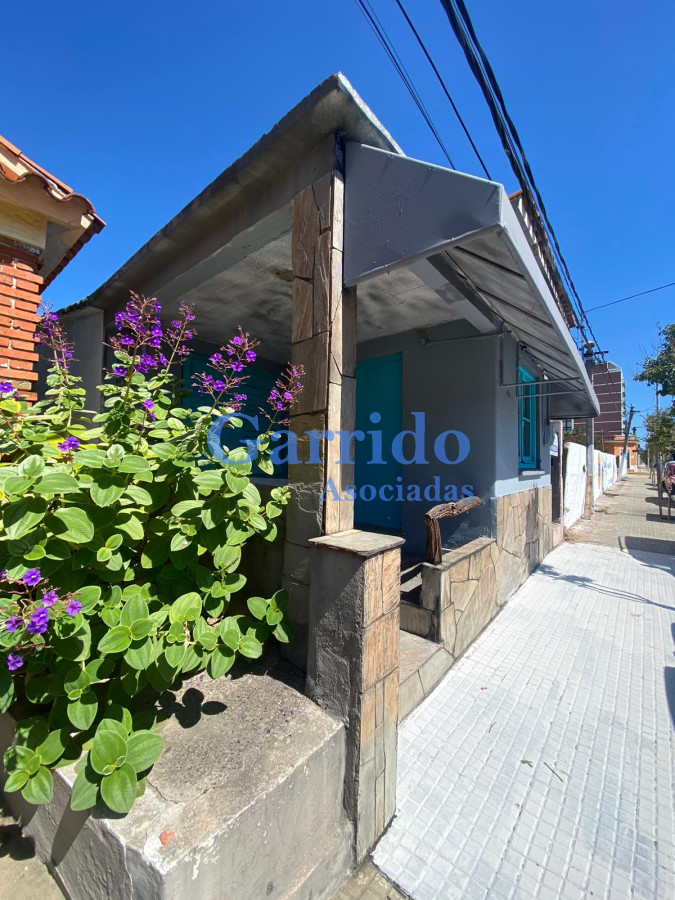 Casa ID.3464 - VENDO CASA ACONDICIONADA PARA RESTAURANTE O COMERCIO CENTRO MALDONADO