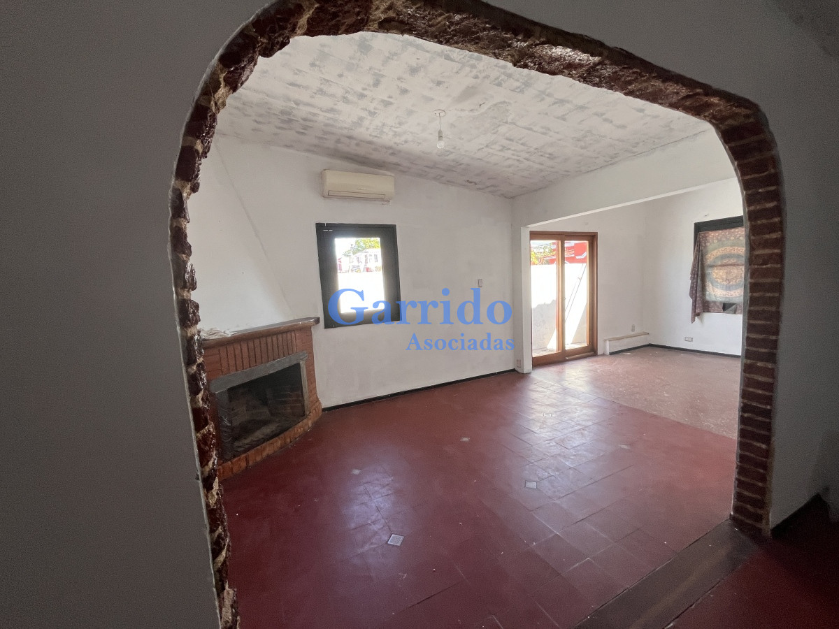Casa ID.3464 - VENDO CASA ACONDICIONADA PARA RESTAURANTE O COMERCIO CENTRO MALDONADO
