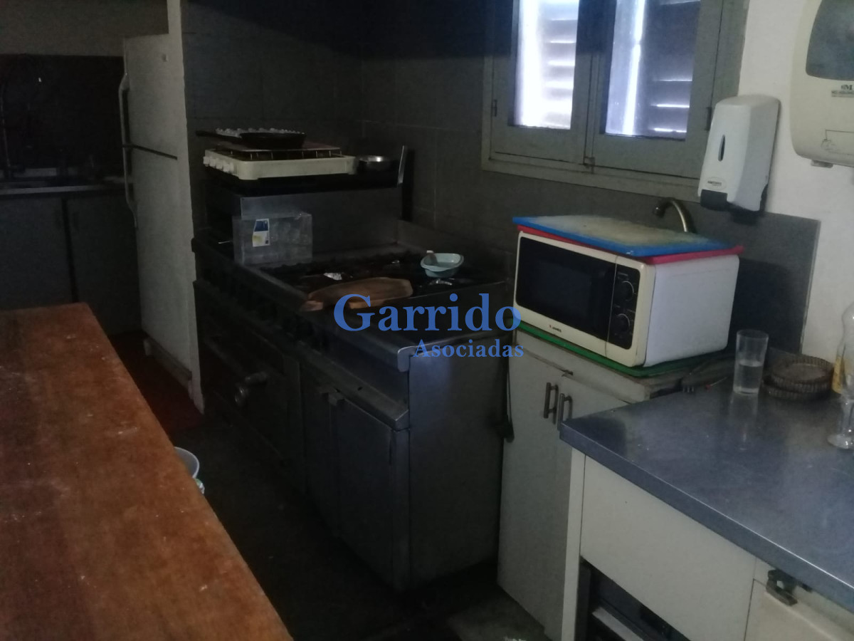 Casa ID.3464 - VENDO CASA ACONDICIONADA PARA RESTAURANTE O COMERCIO CENTRO MALDONADO